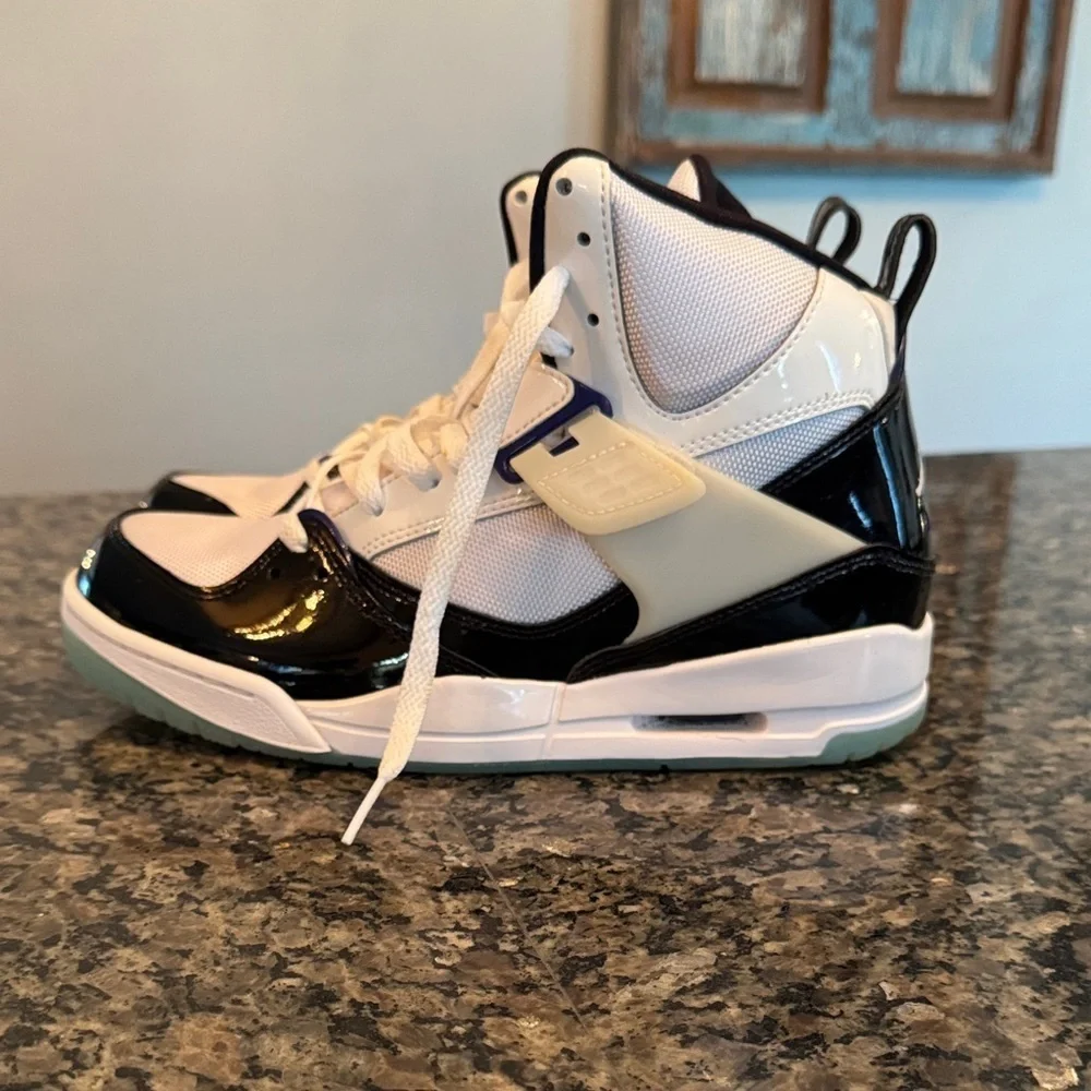 Jordan Men’s Black and White High-Top flight 45 Sneakers 8